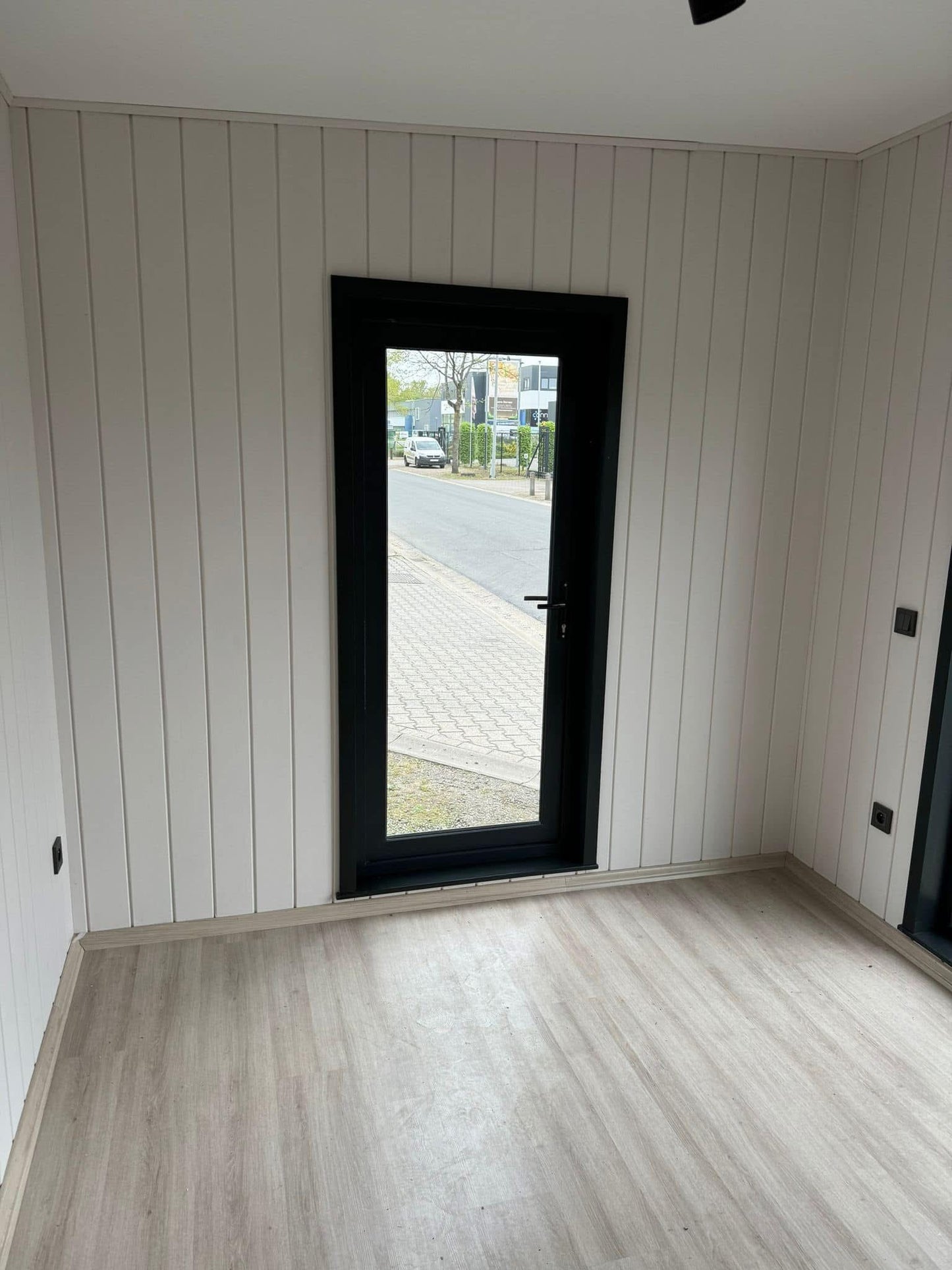 Oficina de jardín aislada de 10,5 m²