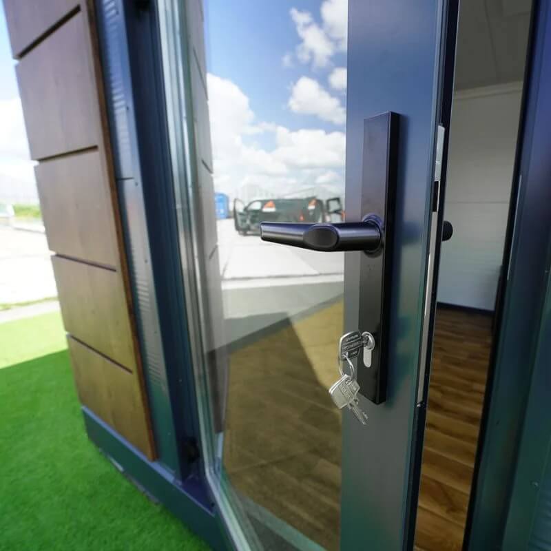 Caseta de jardín reformada de 12 m² – Acabado en madera y antracita