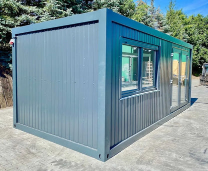 Contenedor de oficina reconvertido de 18 m²