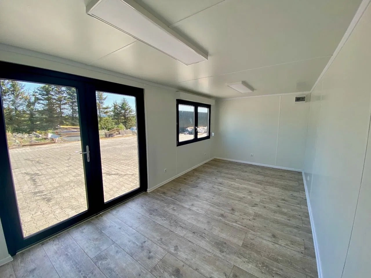 Contenedor de oficina reconvertido de 18 m²