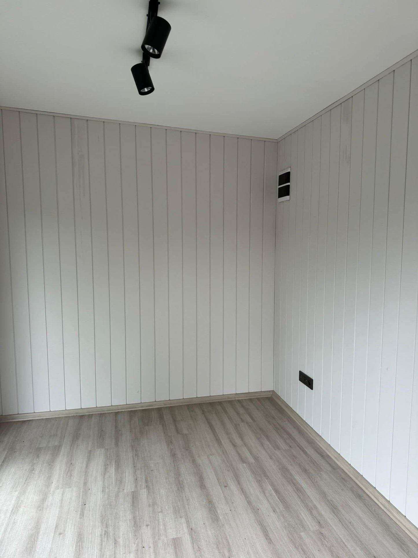 Oficina de jardín aislada de 10,5 m²